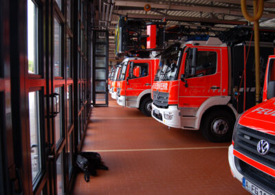 Freiwillige-Feuerwehr-Gersthofen-Besuch-Acturion--Rettungsfahrzeuge